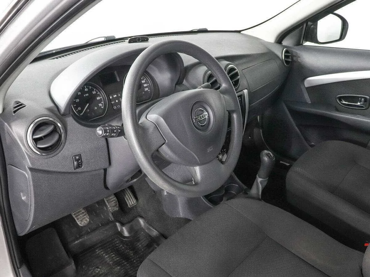 Nissan Almera