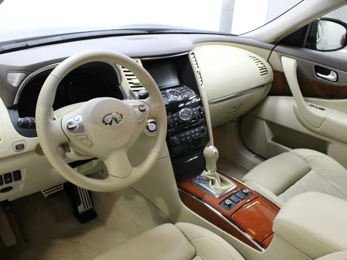 Infiniti QX70