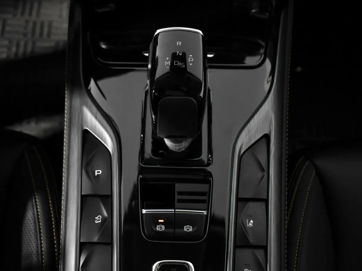FAW Bestune T77