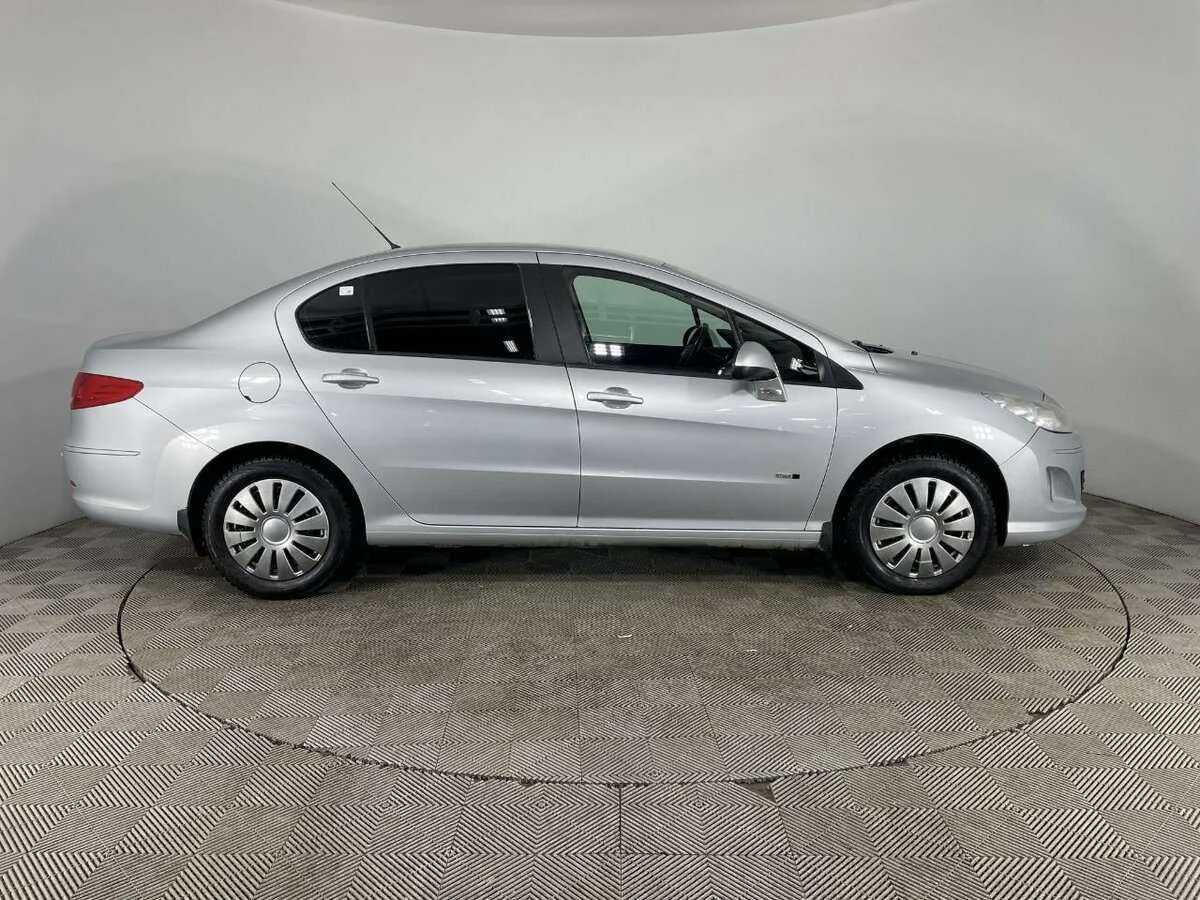 Peugeot 408