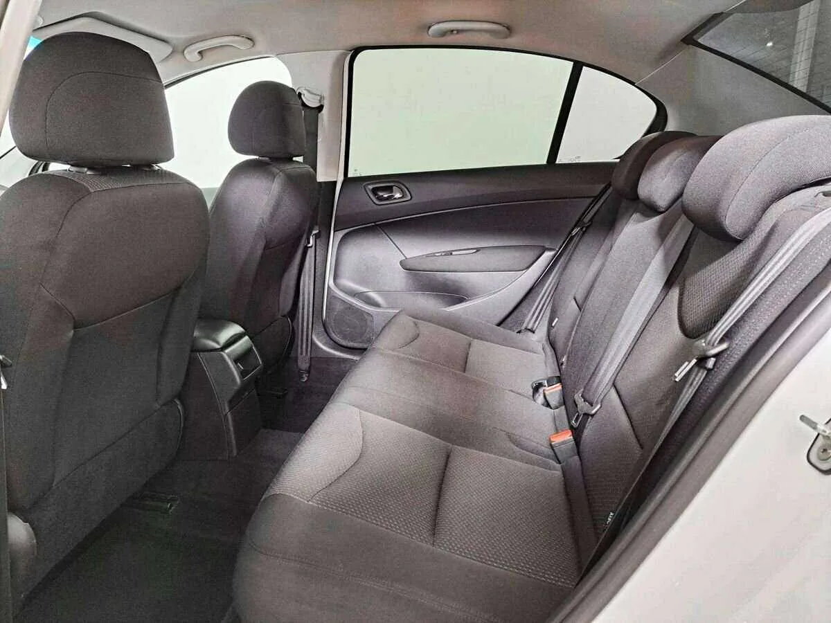 Peugeot 408