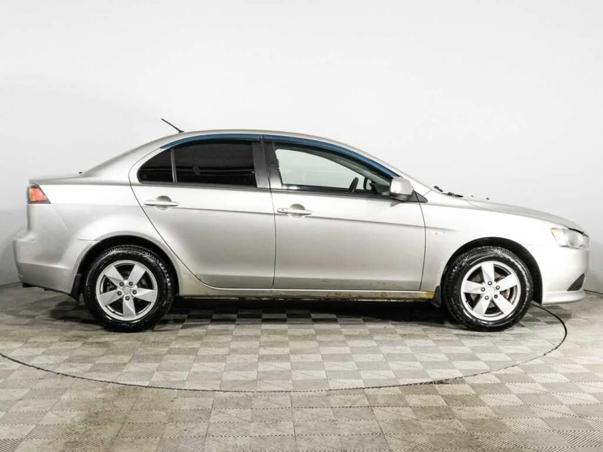 Mitsubishi Lancer