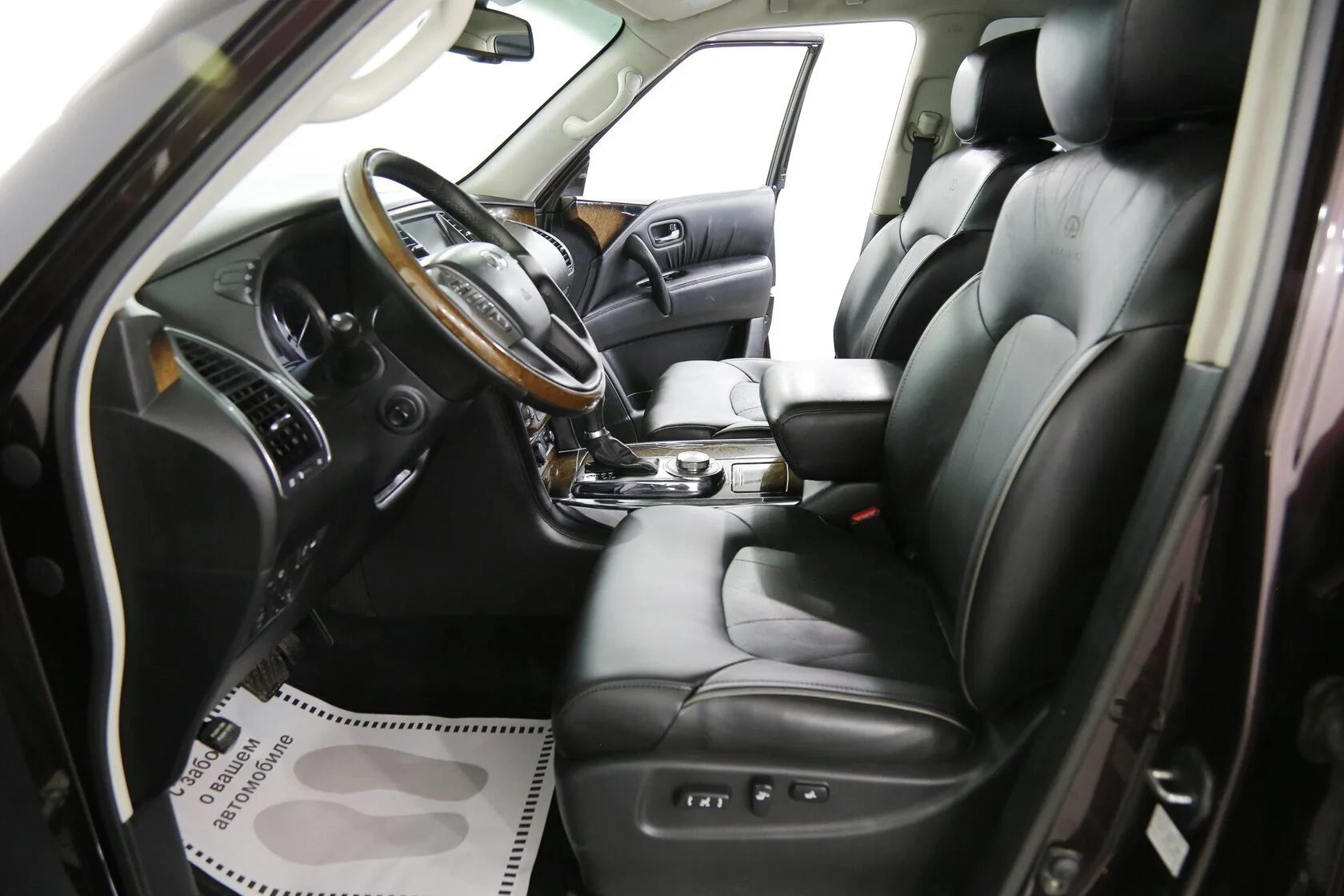 Infiniti QX56