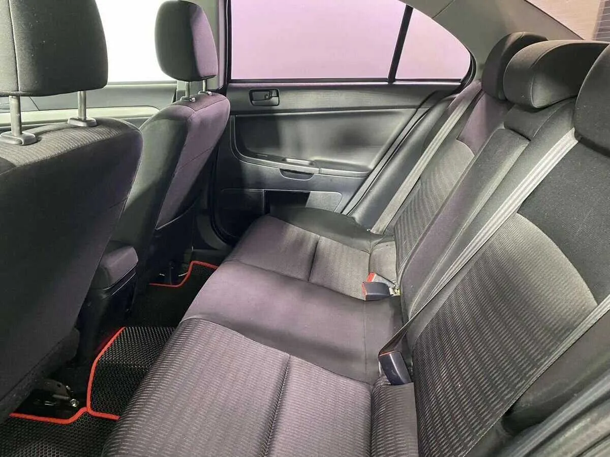 Mitsubishi Lancer