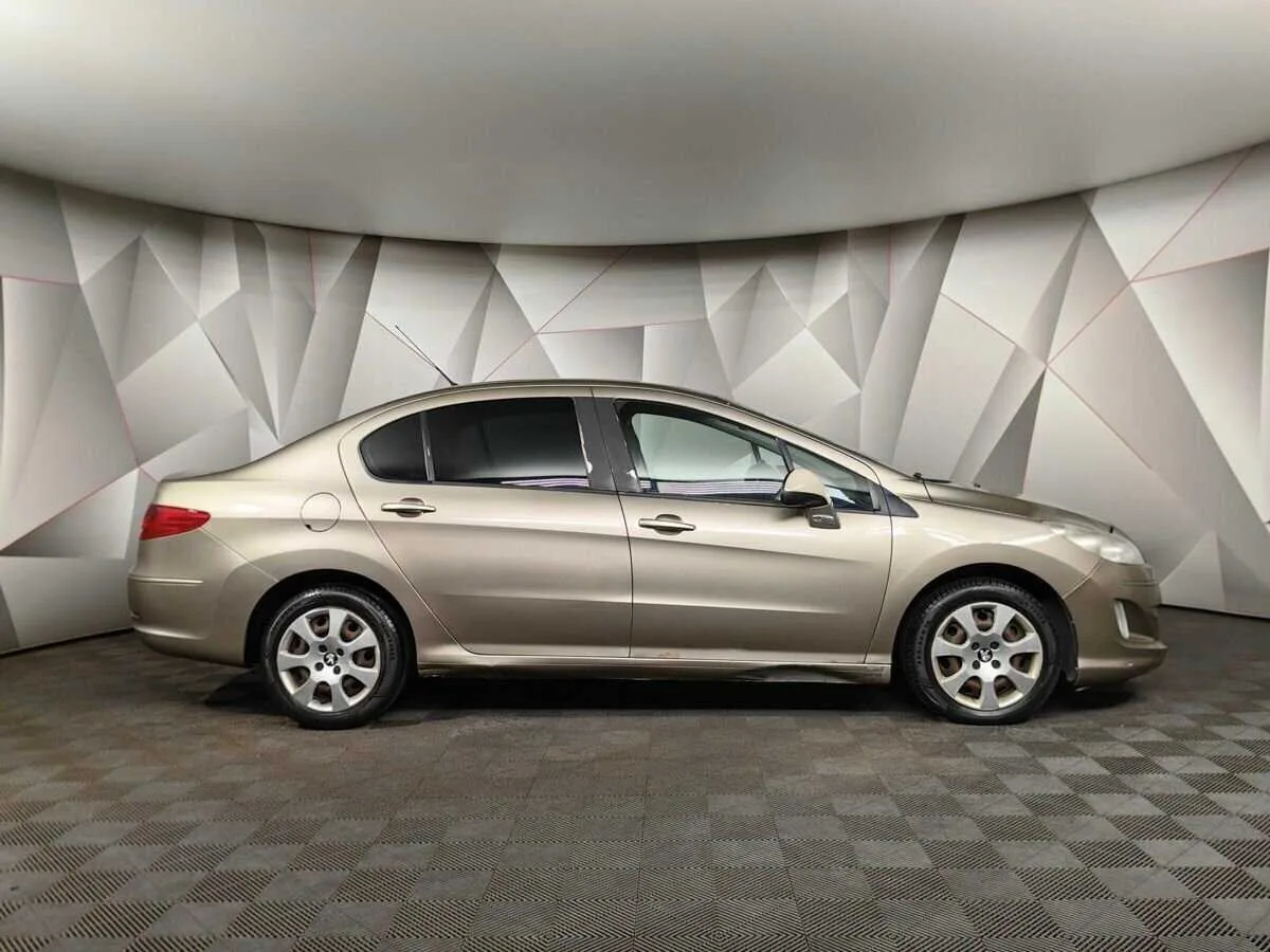 Peugeot 408
