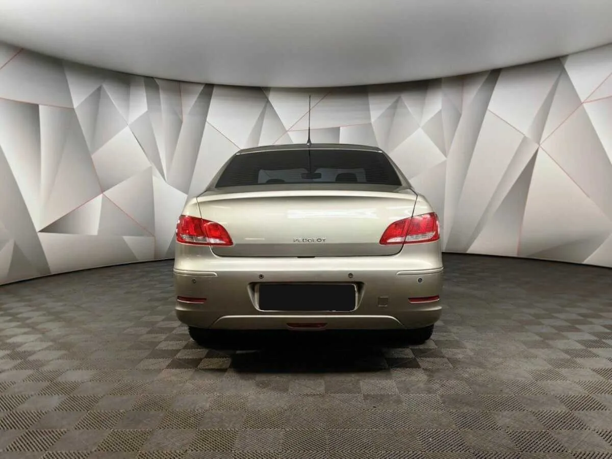 Peugeot 408