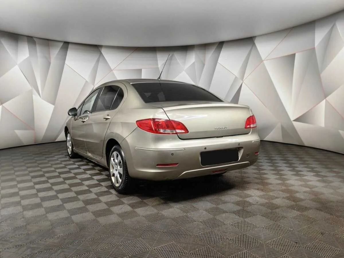 Peugeot 408
