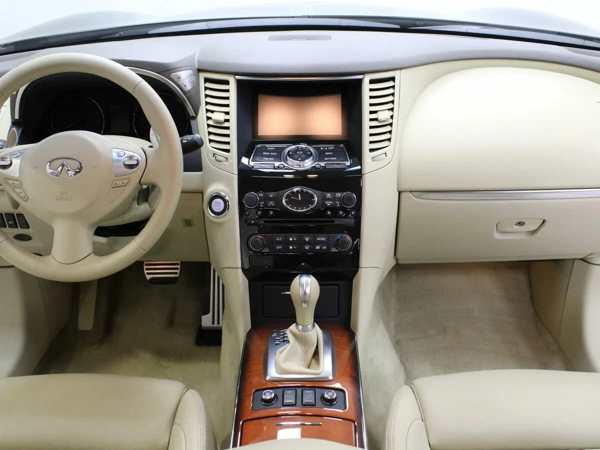 Infiniti QX70