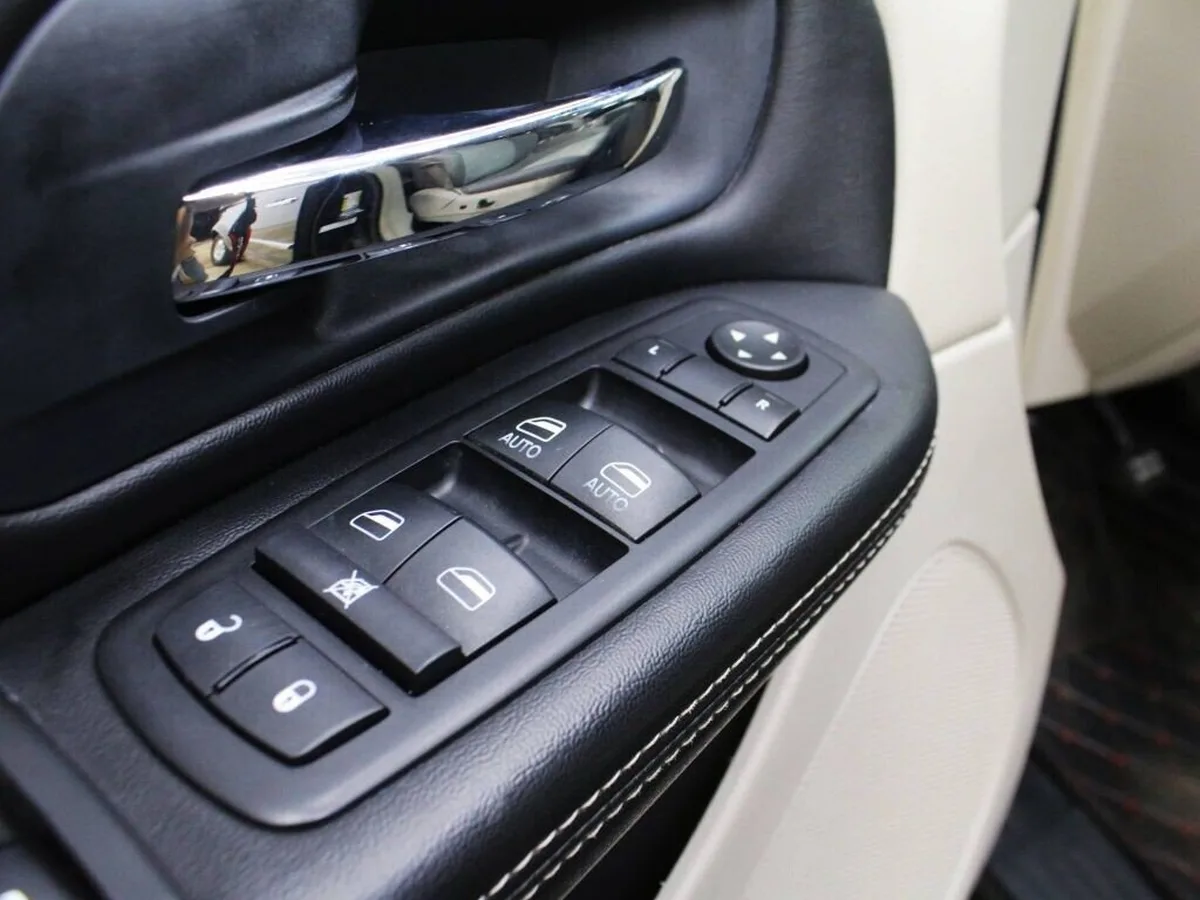 Chrysler Town &amp; Country