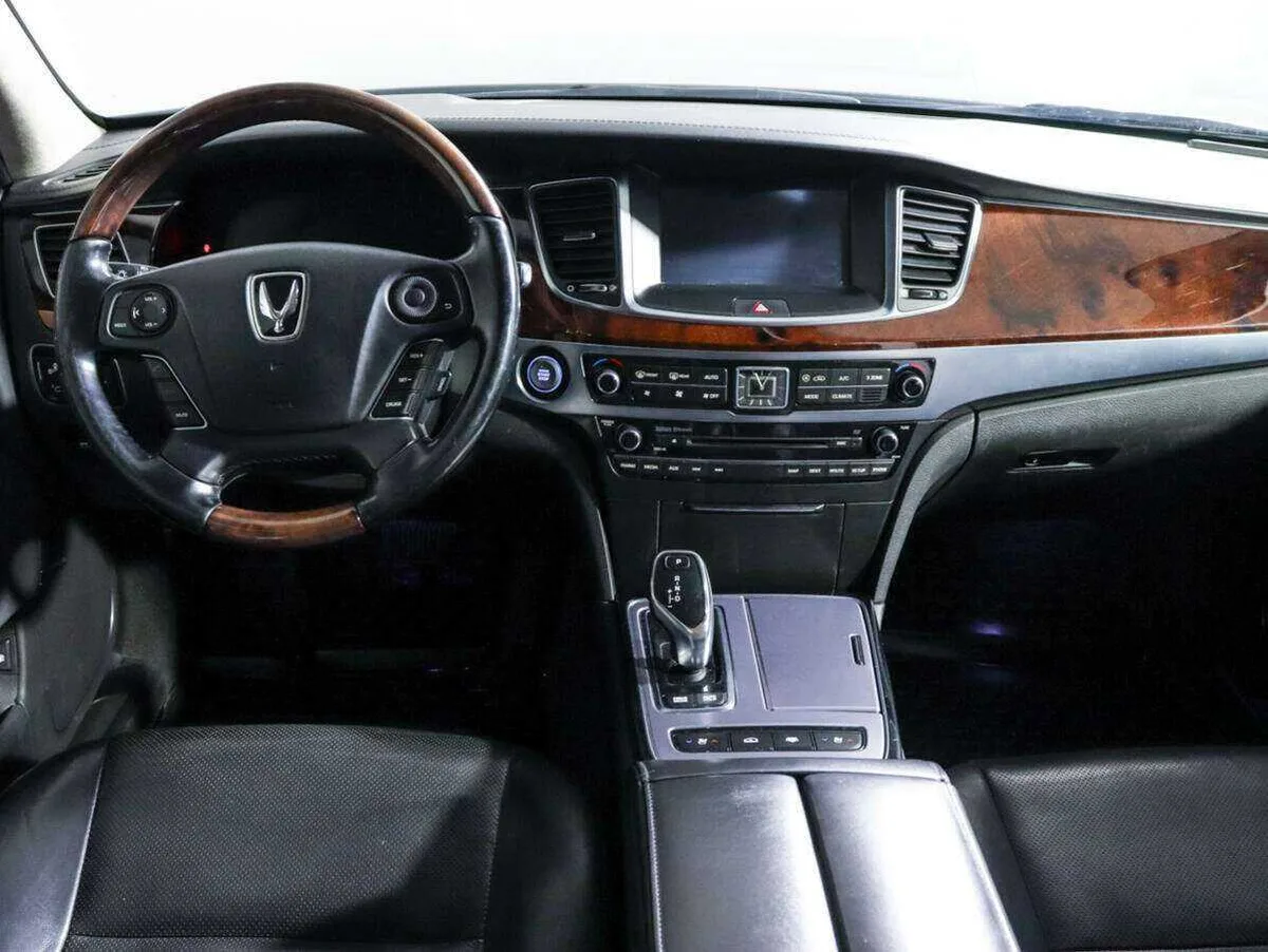 Hyundai Equus