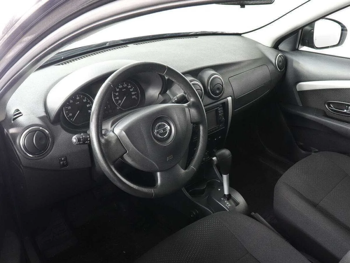 Nissan Almera