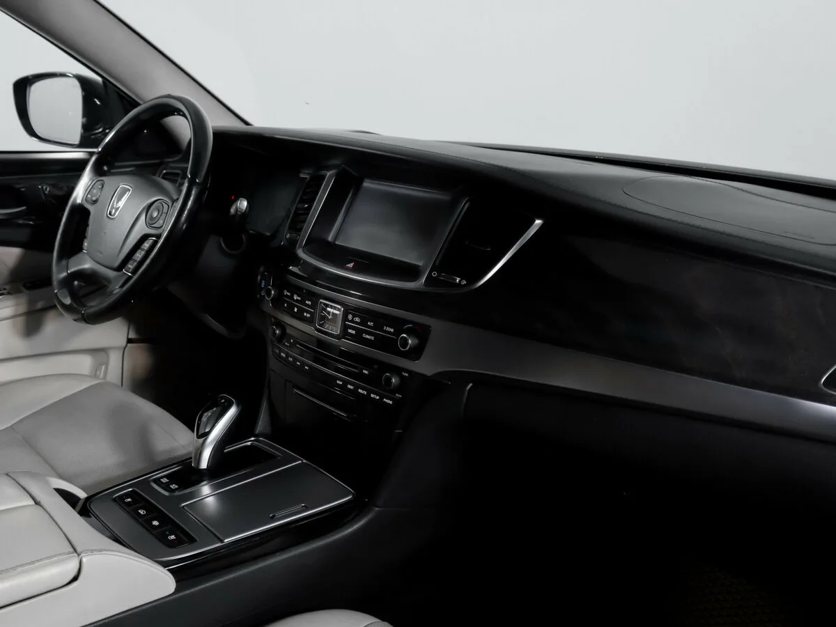 Hyundai Equus