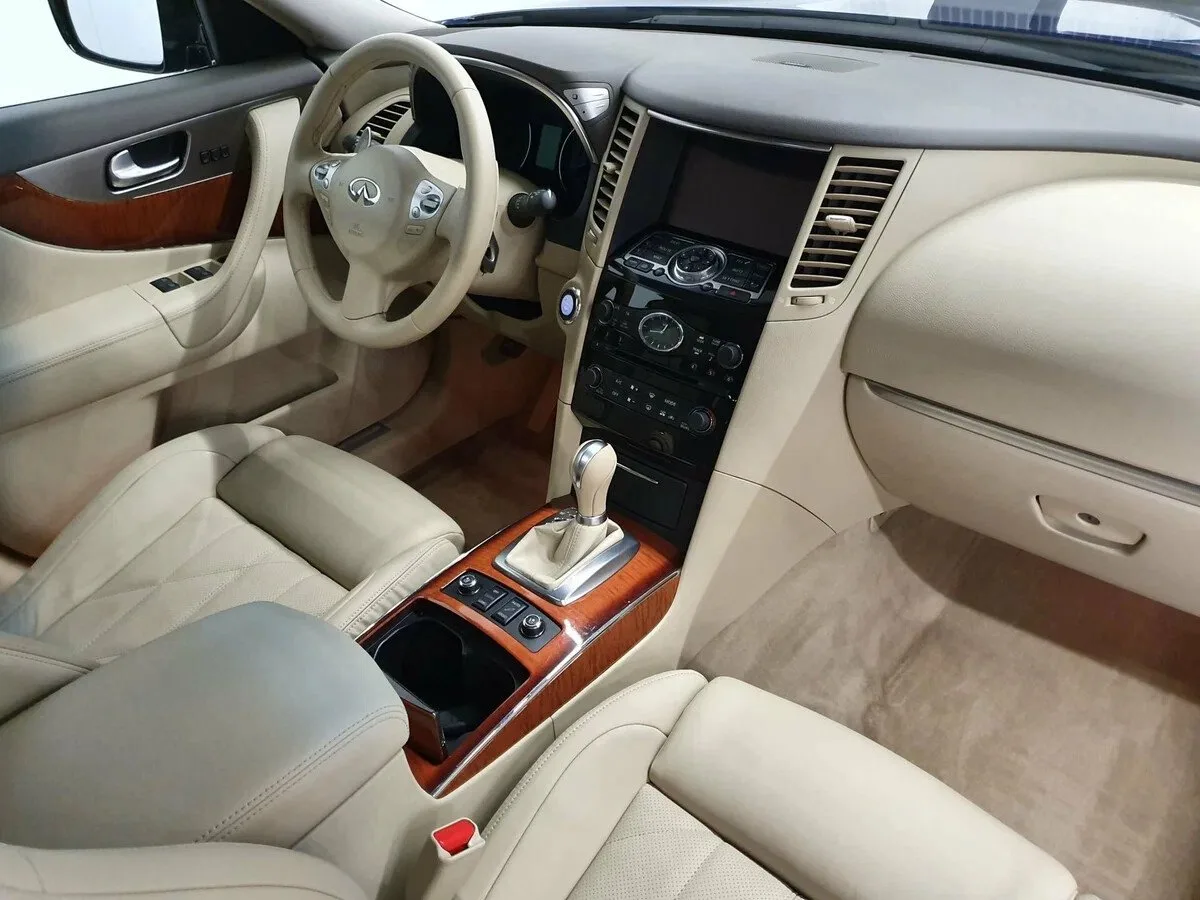 Infiniti QX70