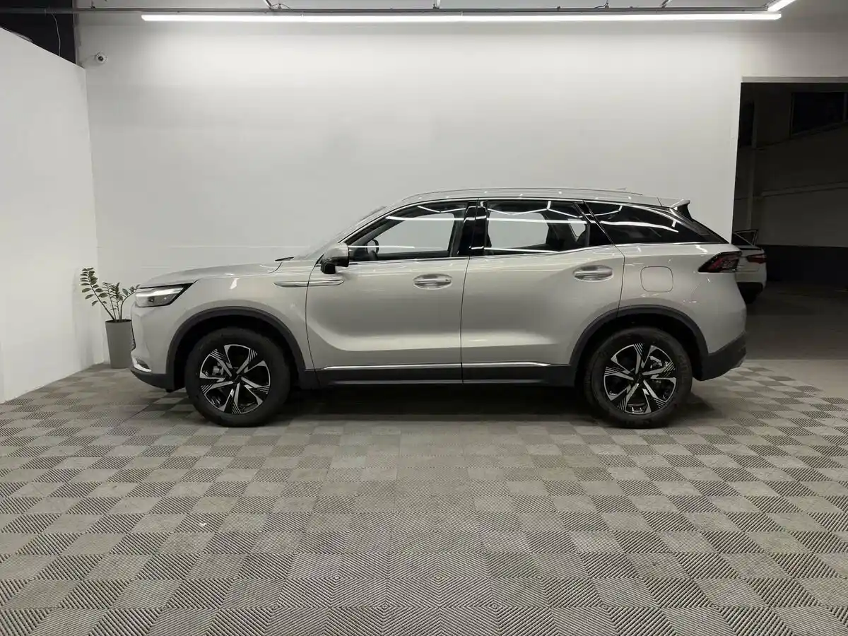 BAIC X7