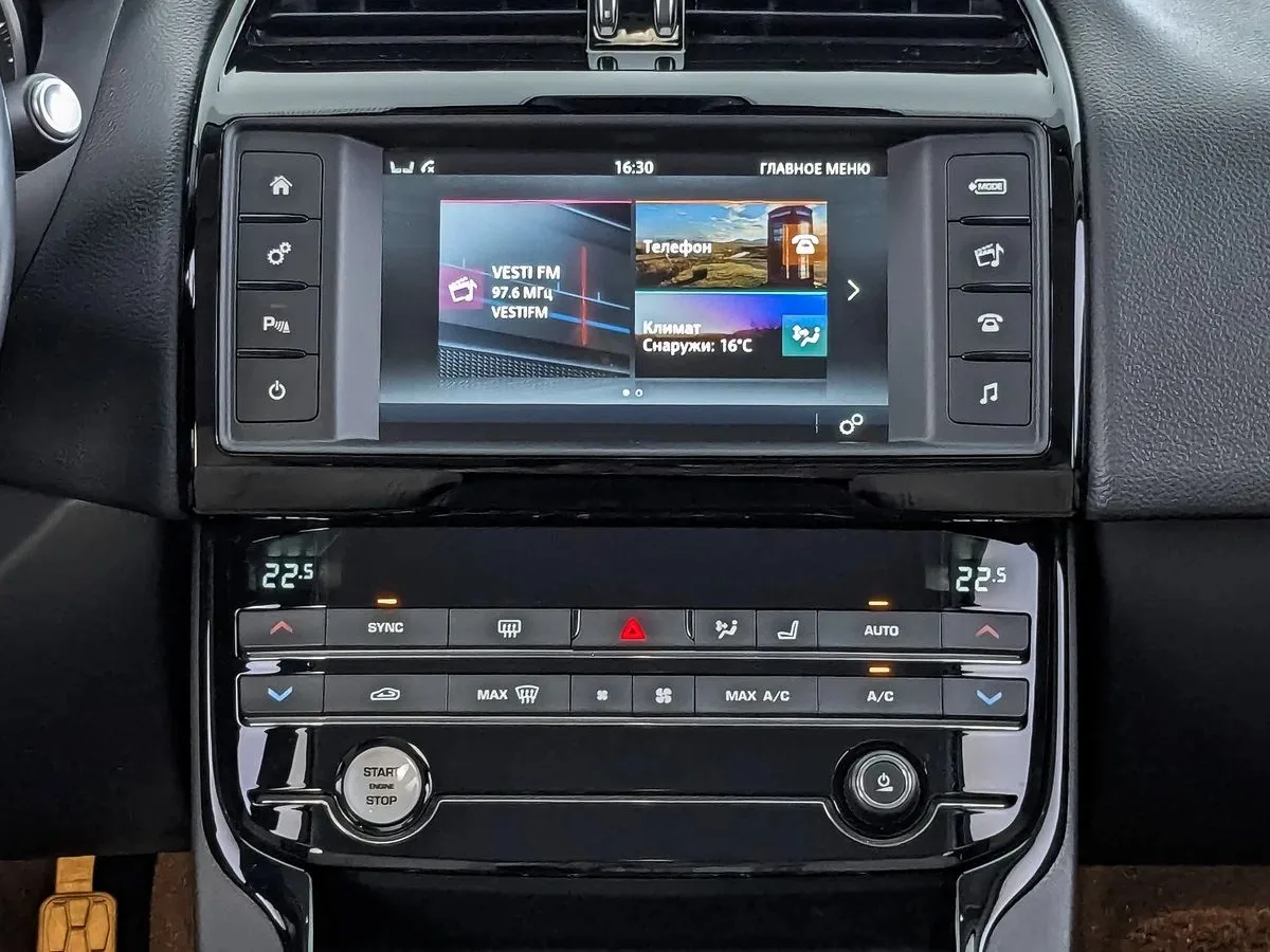 Jaguar XE