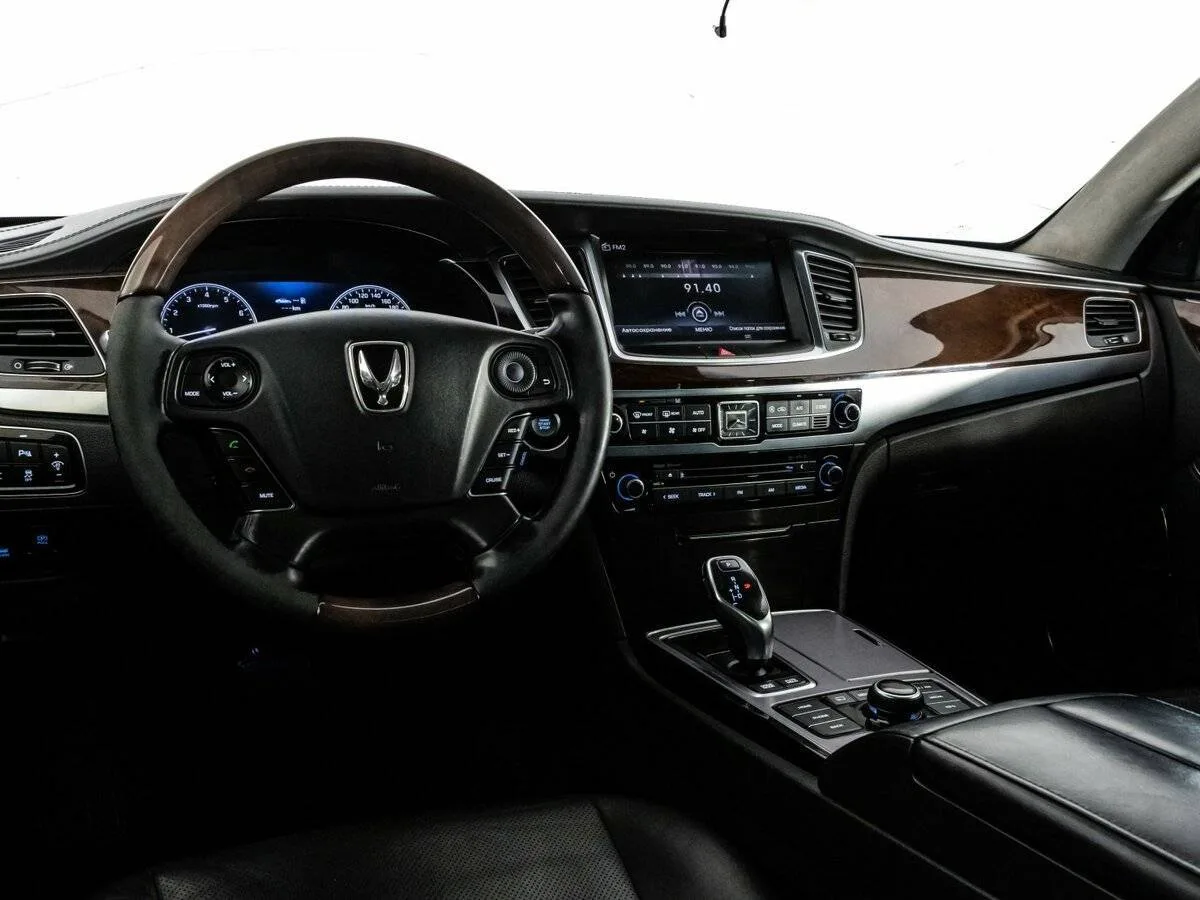 Hyundai Equus