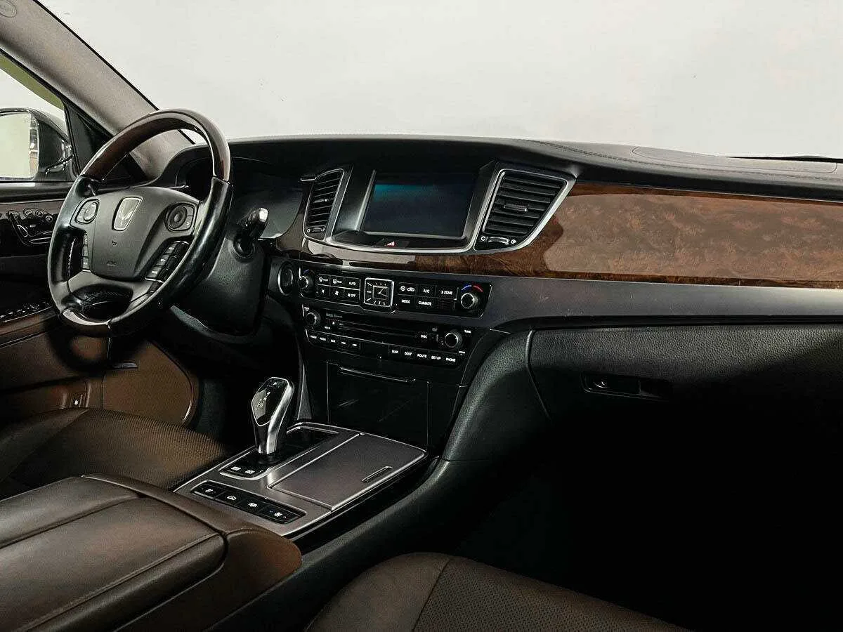 Hyundai Equus