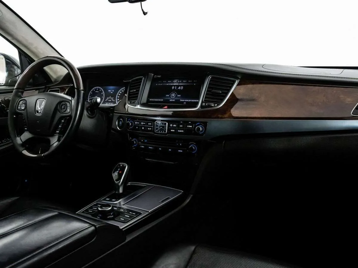 Hyundai Equus