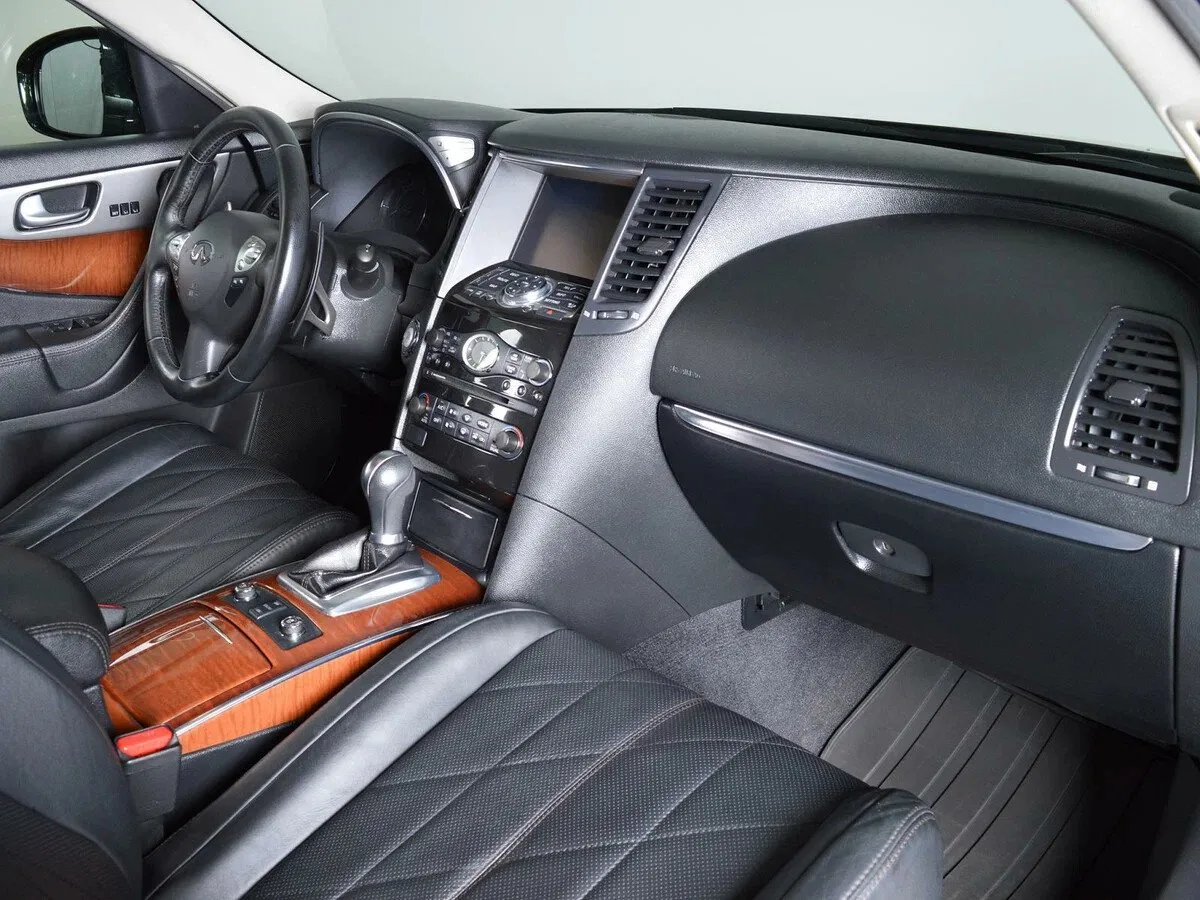 Infiniti QX70