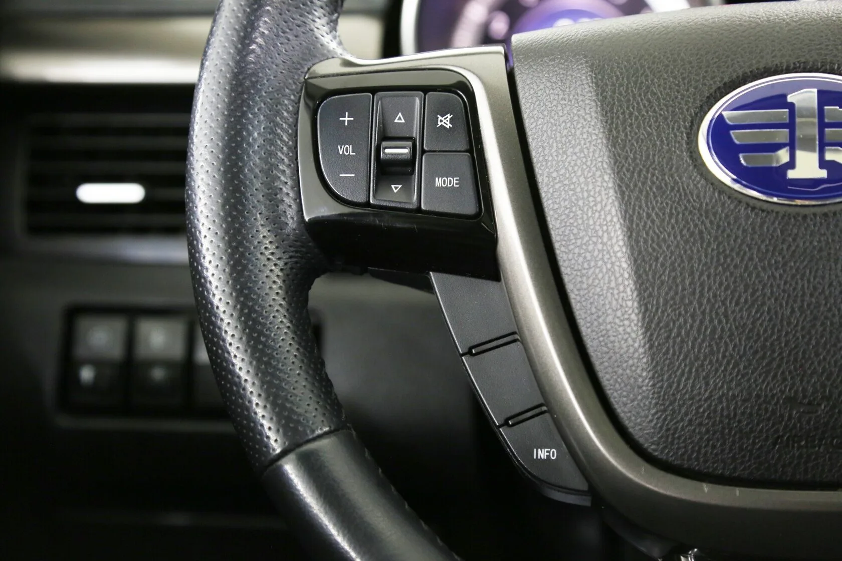FAW Besturn X80