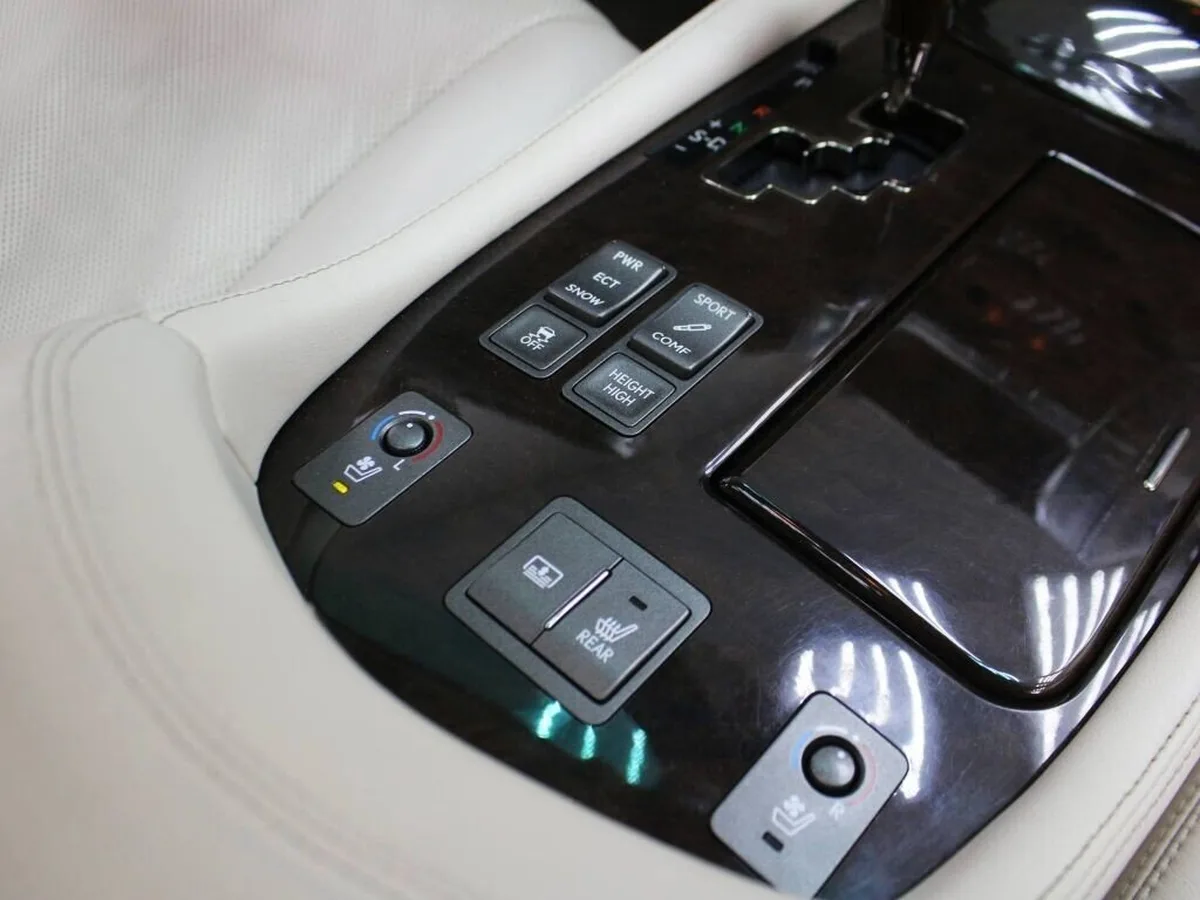 Lexus LS