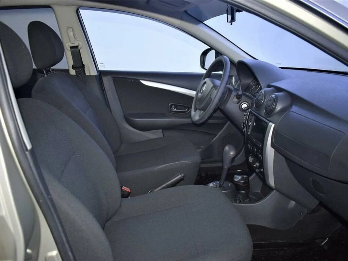 Nissan Almera