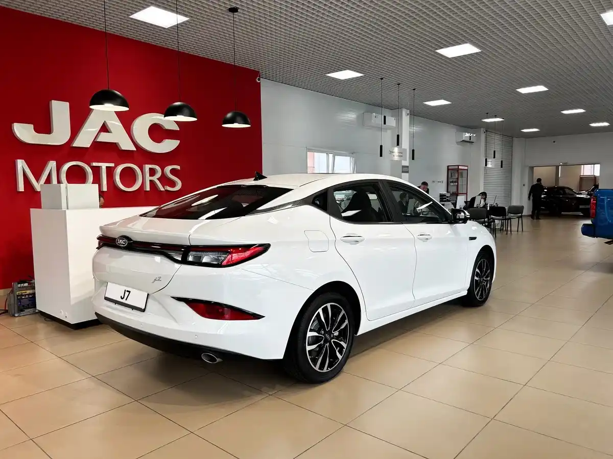 JAC J7