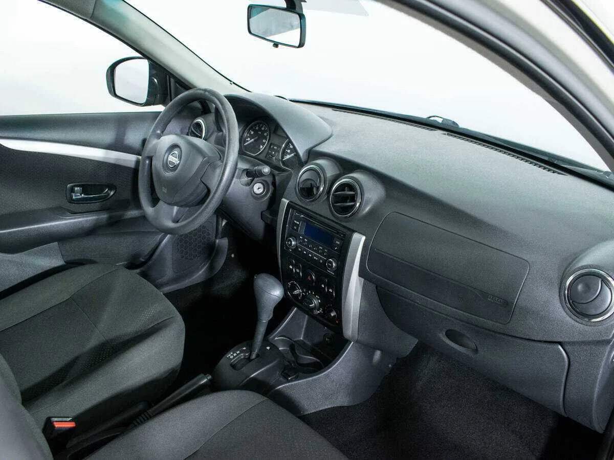 Nissan Almera