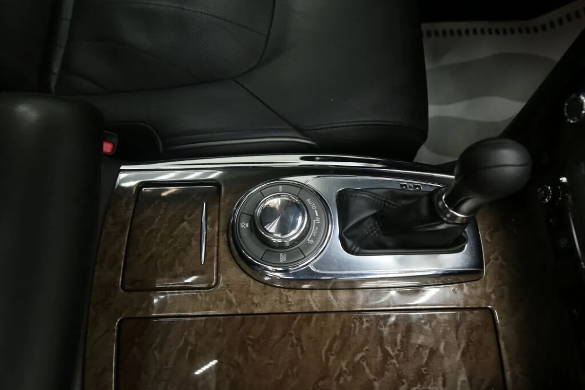 Infiniti QX56