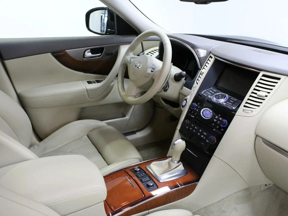 Infiniti QX70