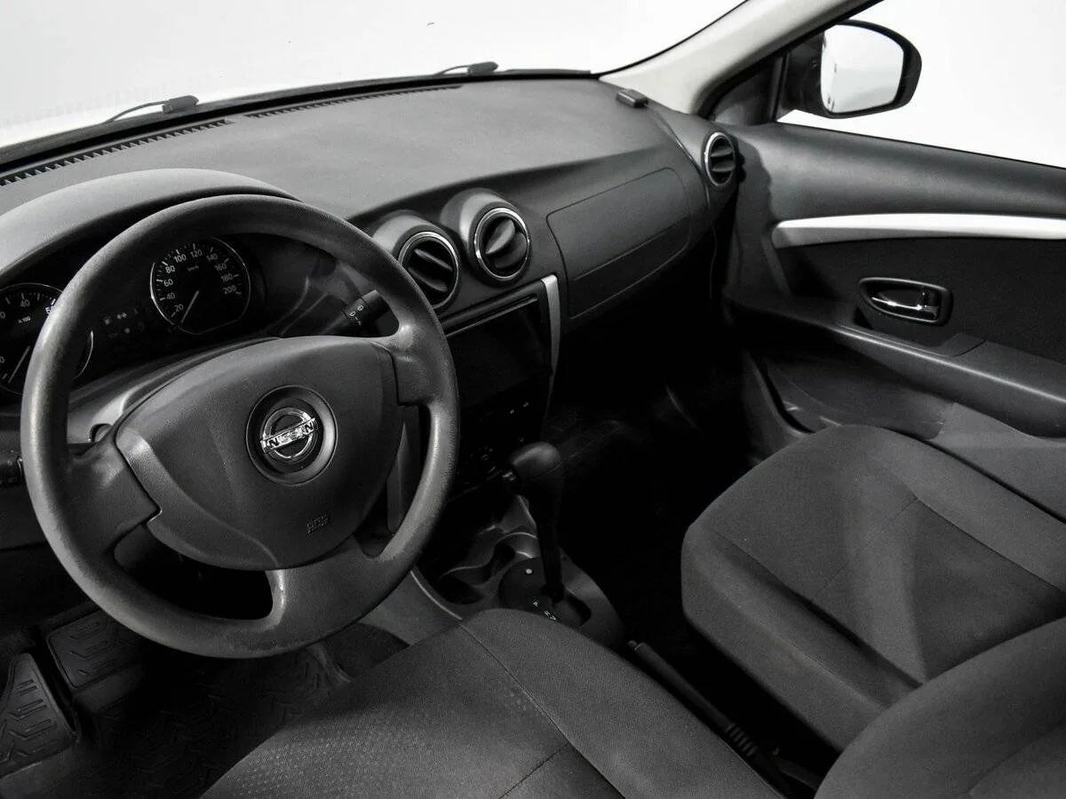 Nissan Almera