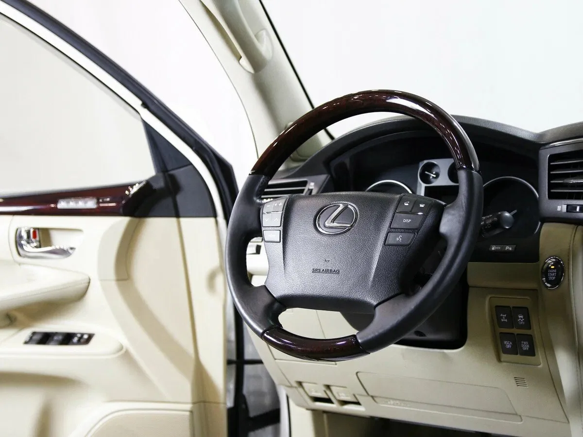 Lexus LX