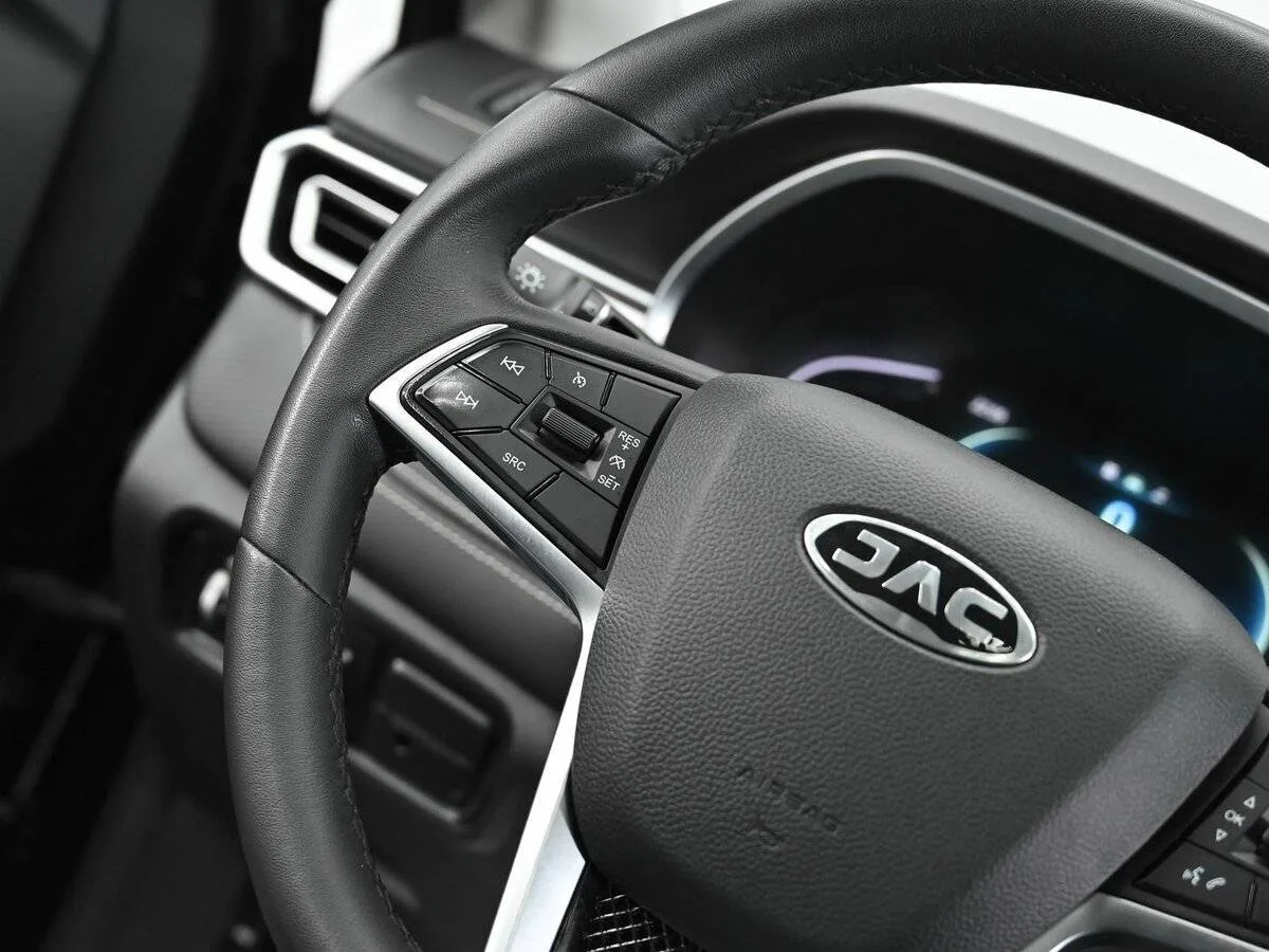 JAC J7