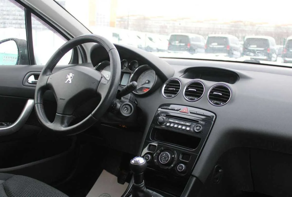 Peugeot 408