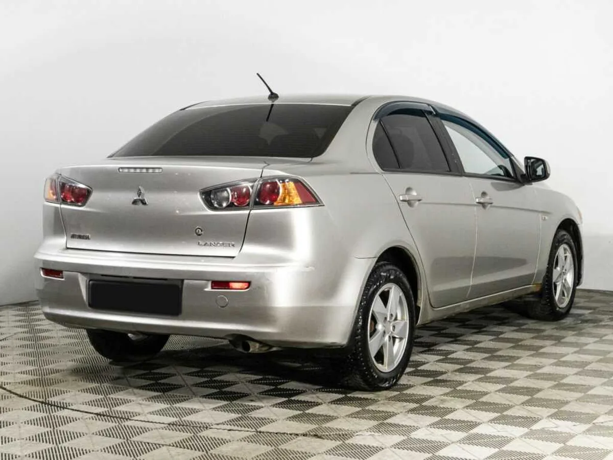 Mitsubishi Lancer