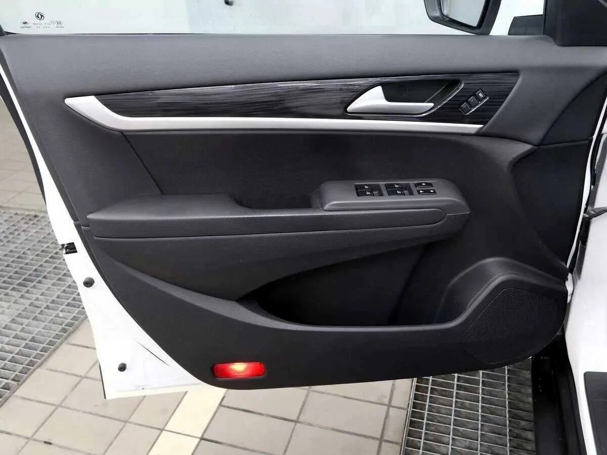 Dongfeng AX7