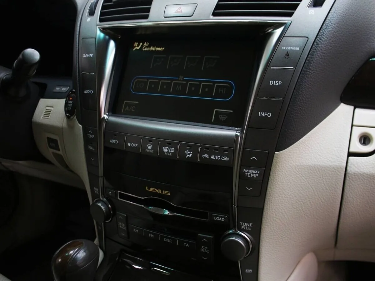 Lexus LS